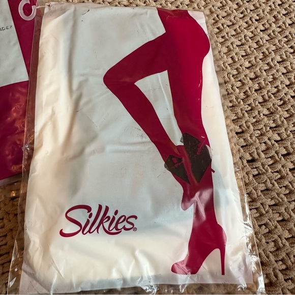Silkies NEW Lot 3 Nude Natural Classic Ultra Knee - Hi’s Socks Size Regular USA - Picture 3 of 7